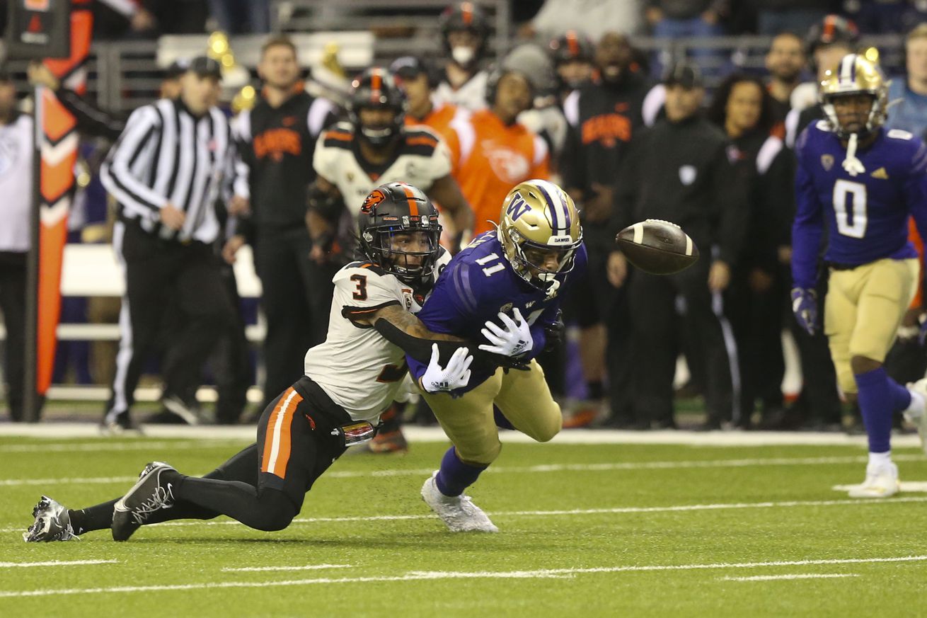 COLLEGE FOOTBALL: NOV 04 Oregon State Beavers at Washington