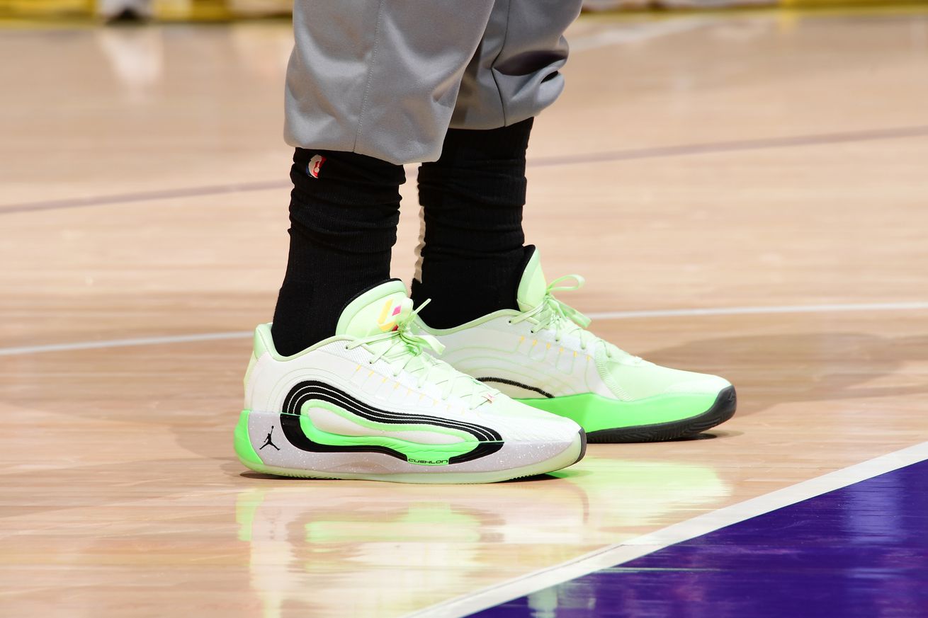 Dallas Mavericks v Los Angeles Lakers