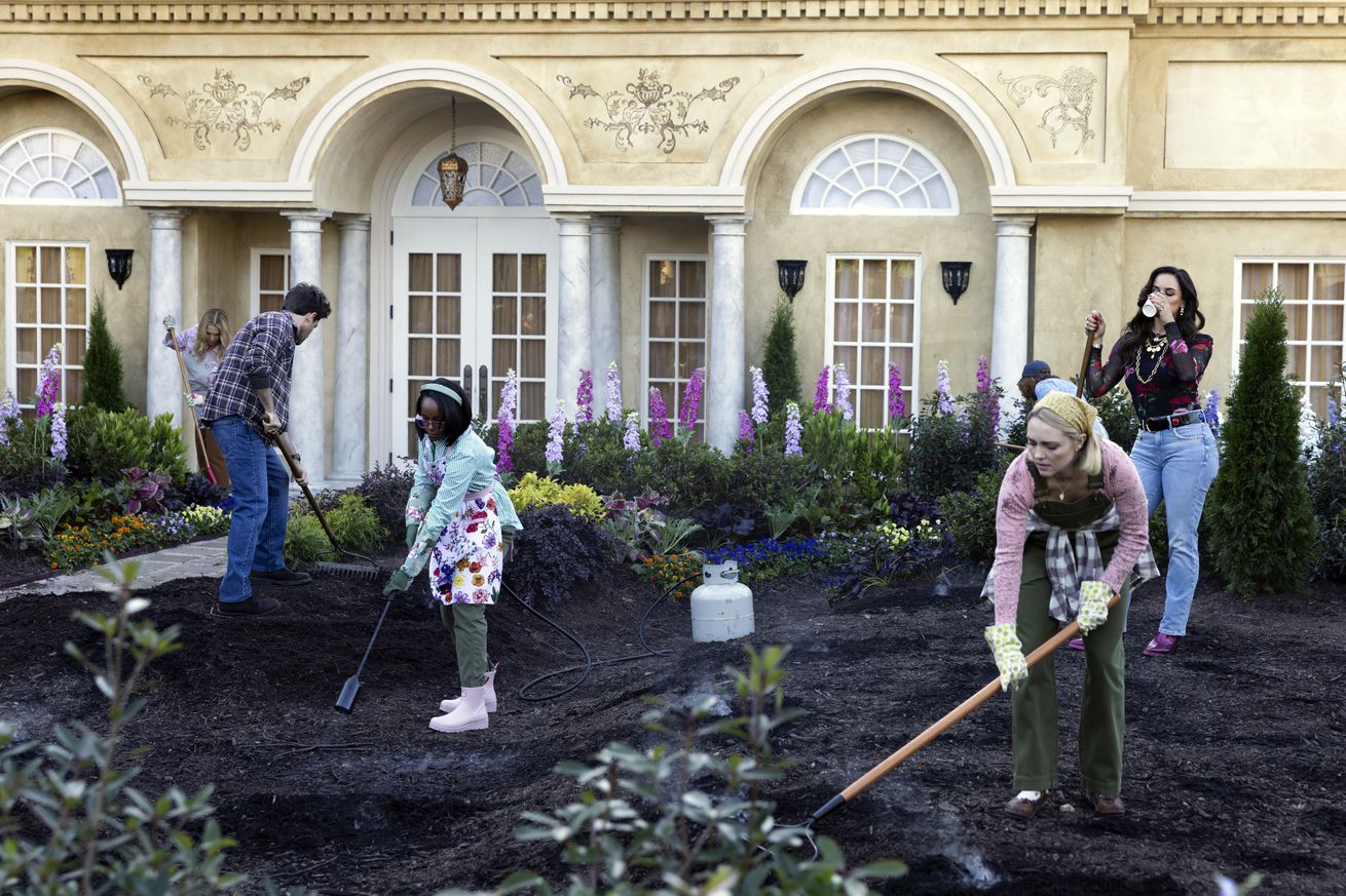 Grosse Pointe Garden Society - Season 1