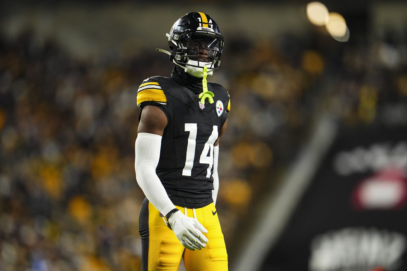 Tennessee Titans v Pittsburgh Steelers