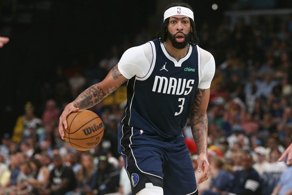 Dallas Mavericks forward Anthony Davis
